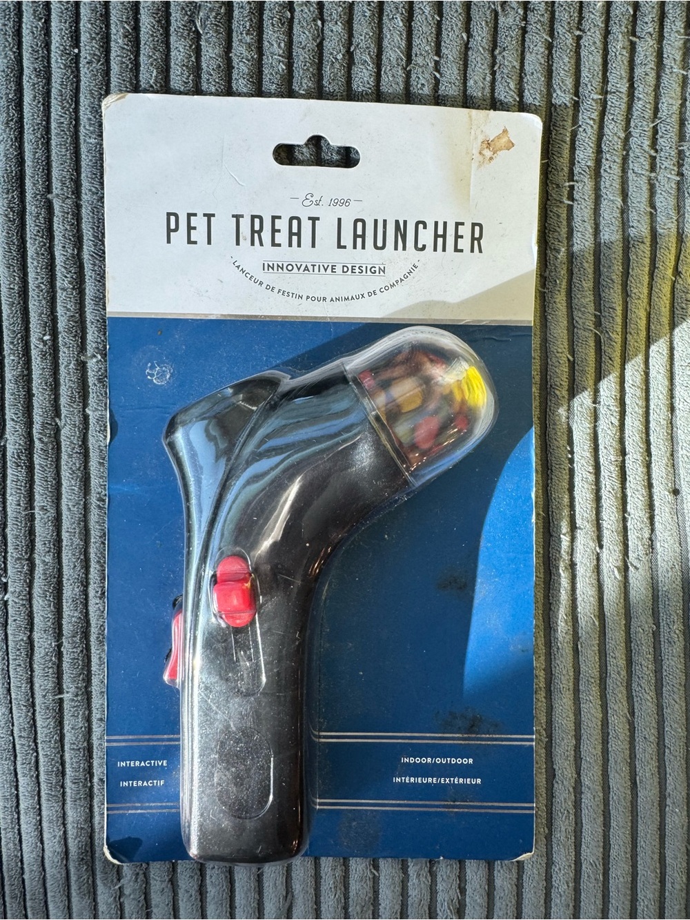 Indigo Handheld Pet Treat Launcher Black NIB Interactive Dog Cat Toy